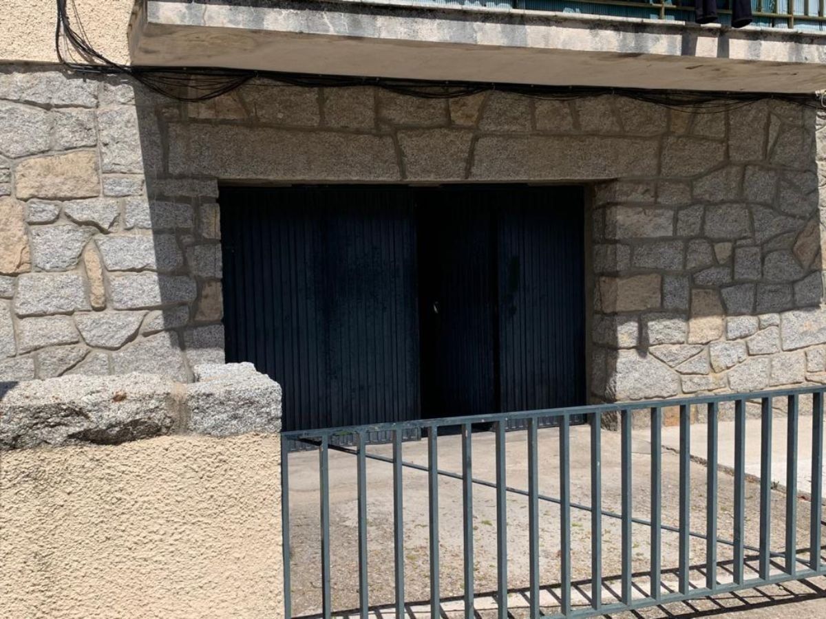 Exterior view of Garage for sale in San Lorenzo de El Escorial