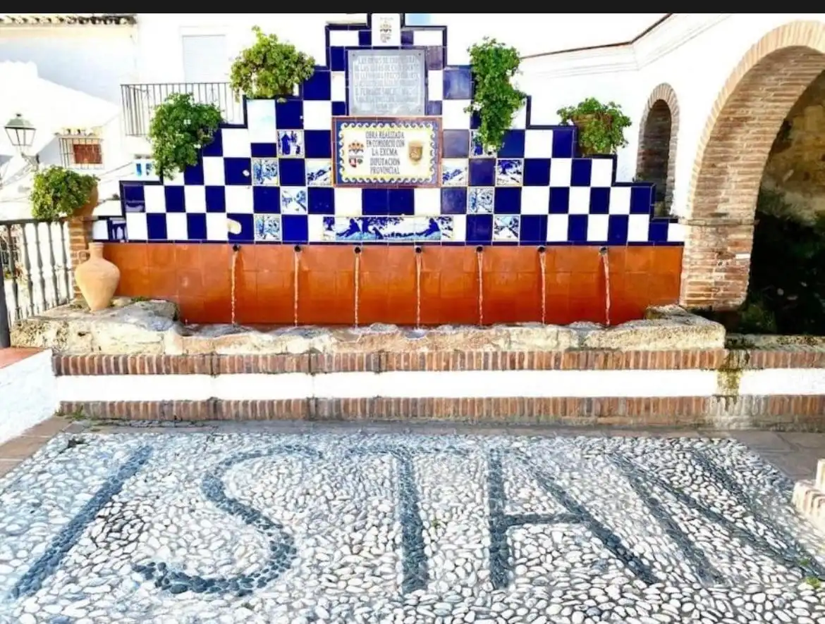 Vista exterior de Casa adosada en venta en Istán con Aire acondicionado, Calefacción y Terraza