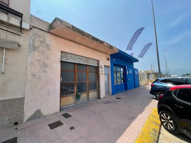 Gewerbefläche zum Verkauf in Carrer Favara