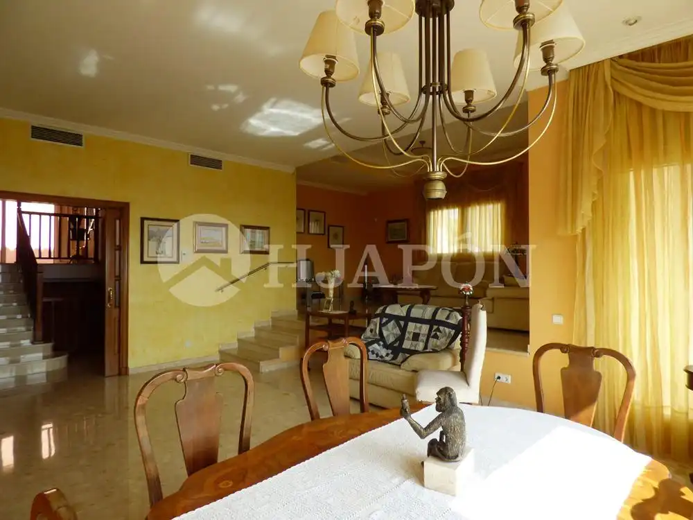 Comedor de Casa o chalet en venta en Badalona con Aire acondicionado, Jardín privado y Terraza
