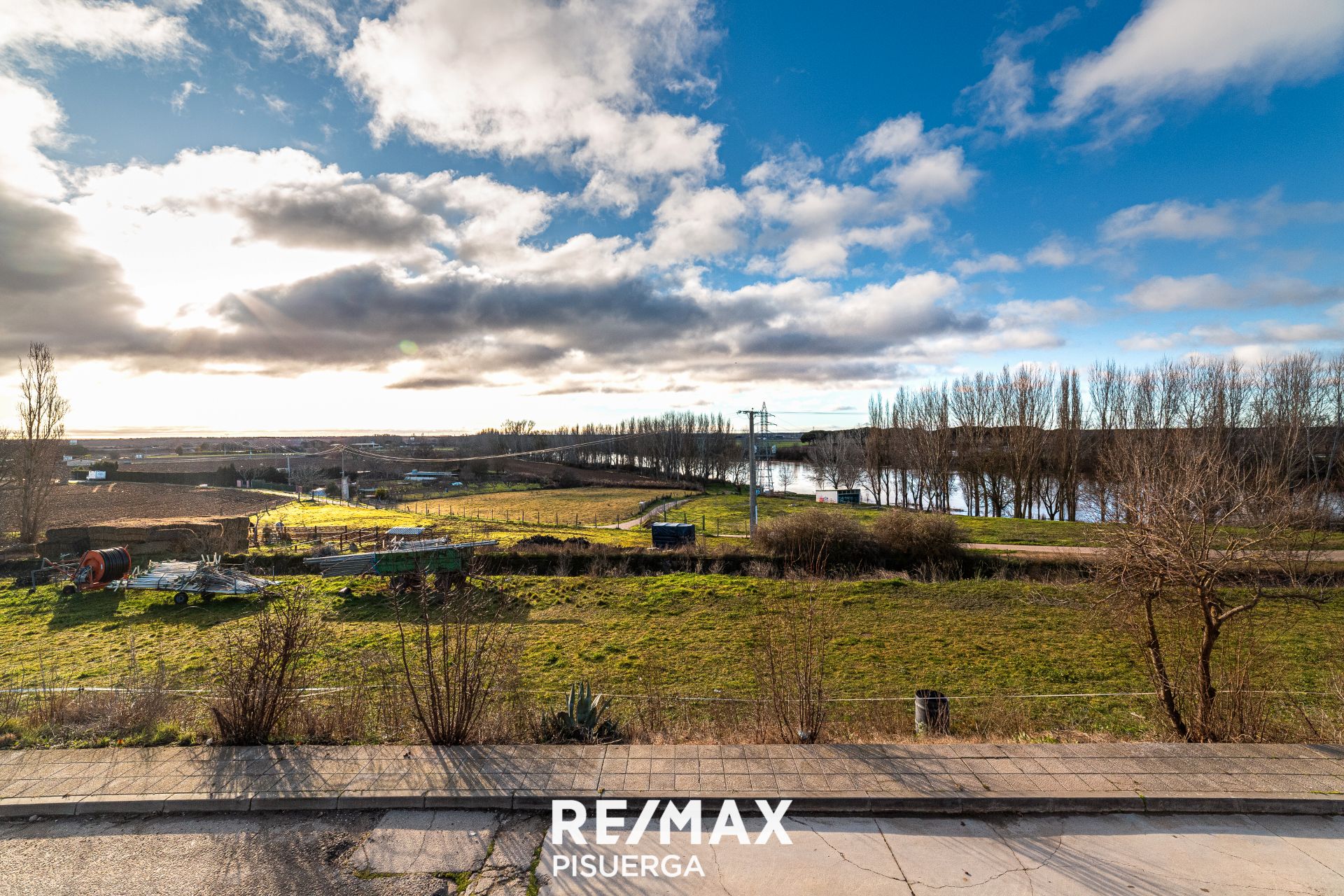 Vista exterior de Casa o xalet en venda en Tordesillas amb Terrassa
