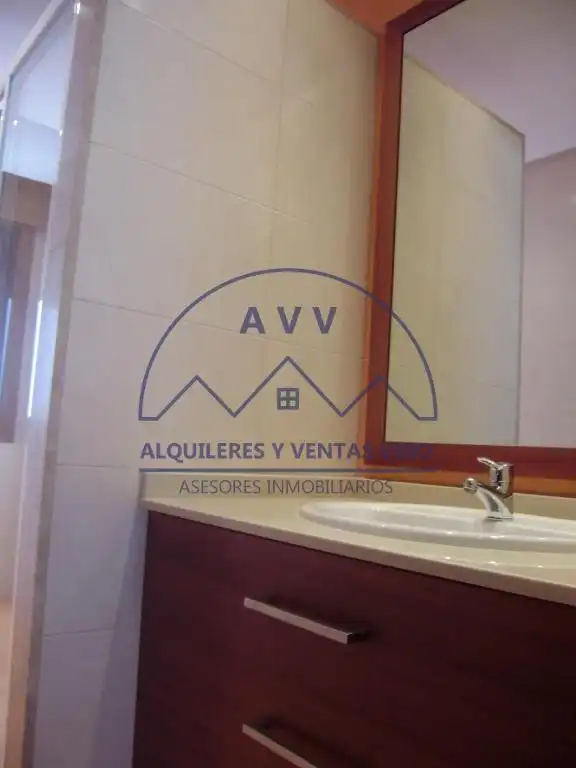 Baño de Piso de alquiler en Vigo  con Parquet