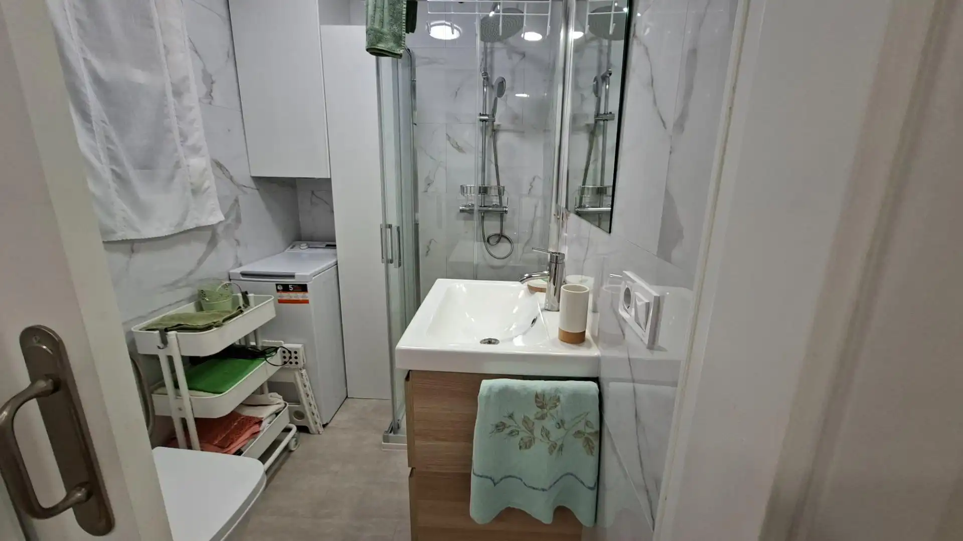 Bathroom of Apartments for sale in Benidorm  with Heating, Furnished and Community pool