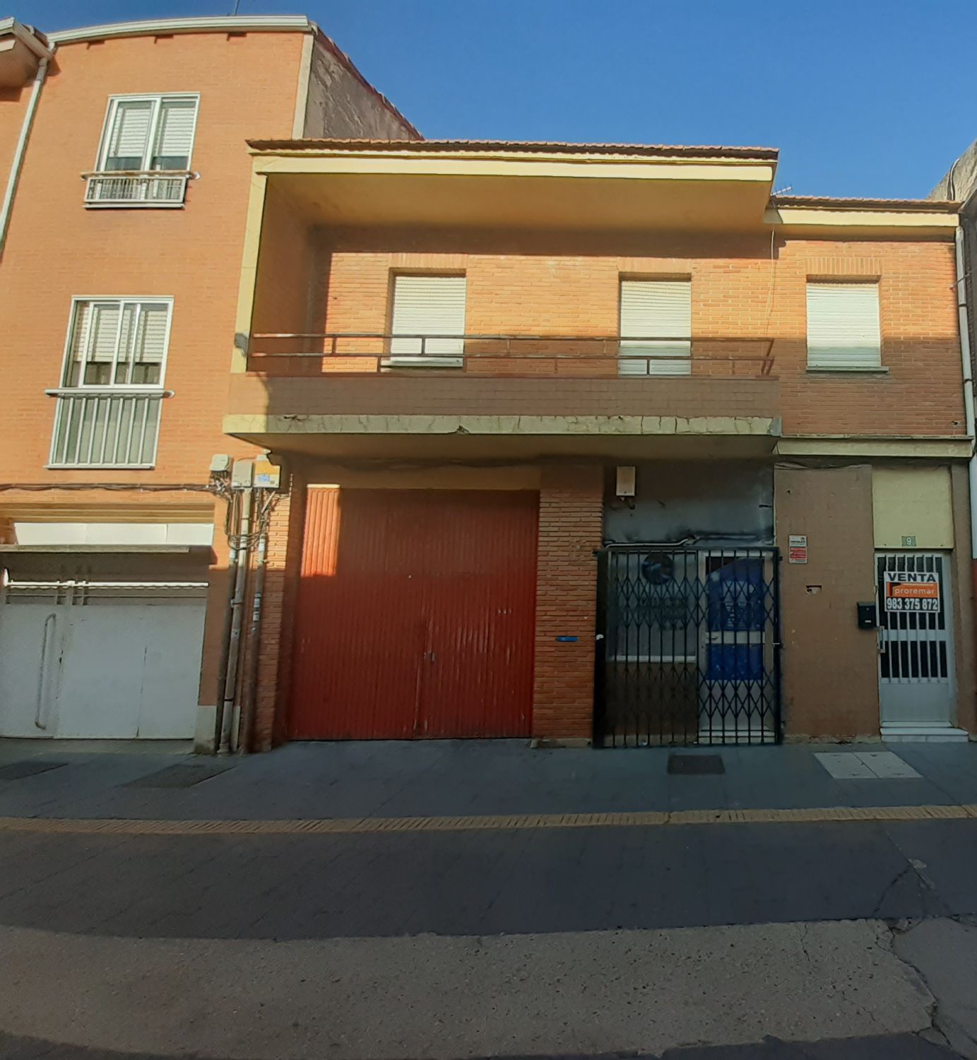 Vista exterior de Edifici en venda en Santovenia de Pisuerga