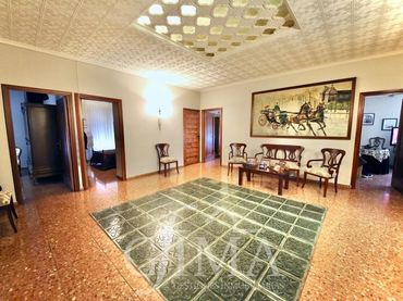 Casa amb balcó en venda a Tomelloso