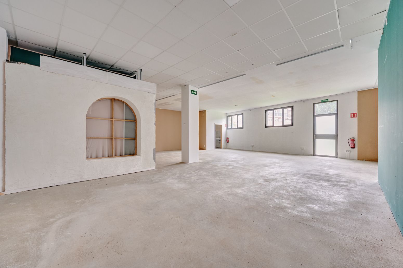Premises for sale in Huarte / Uharte  with Terrace