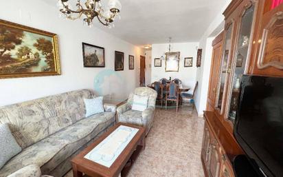 Sala d'estar de Pis en venda en Marbella amb Balcó