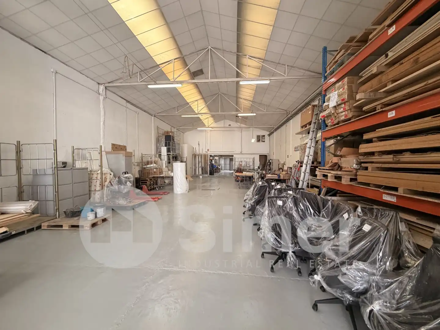 Industrial buildings for sale in Canovelles