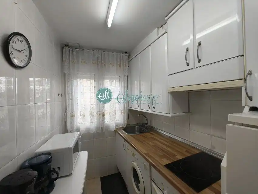 Cocina de Piso de alquiler en San Cristóbal de Segovia con Calefacción, Parquet y Amueblado