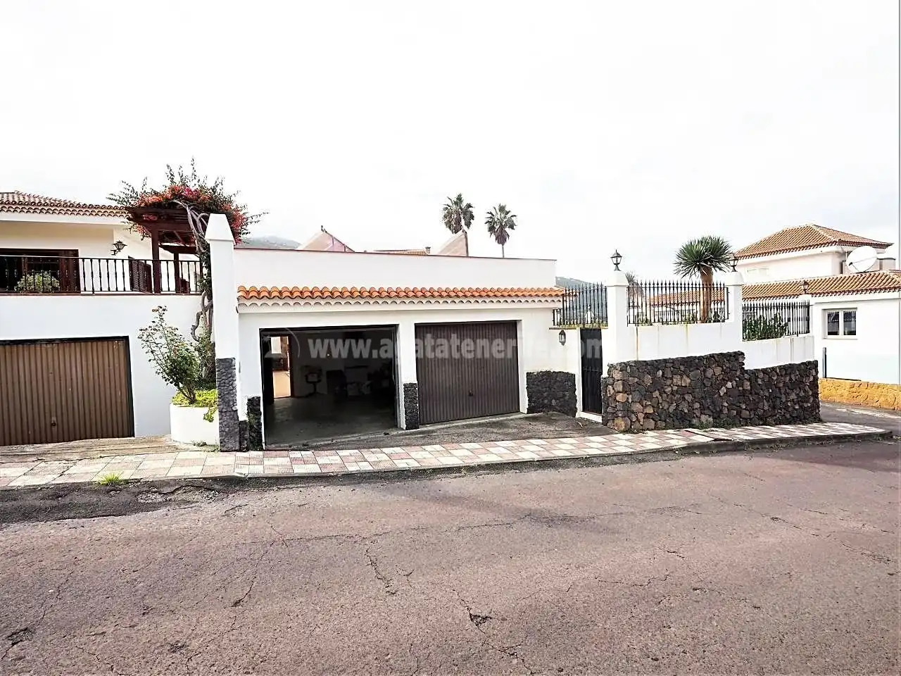 Vista exterior de Casa o xalet en venda en Icod de los Vinos amb Parquet, Terrassa i Traster
