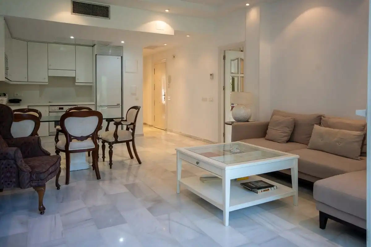 Sala de estar de Piso de alquiler en Marbella con Aire acondicionado, Calefacción y Amueblado
