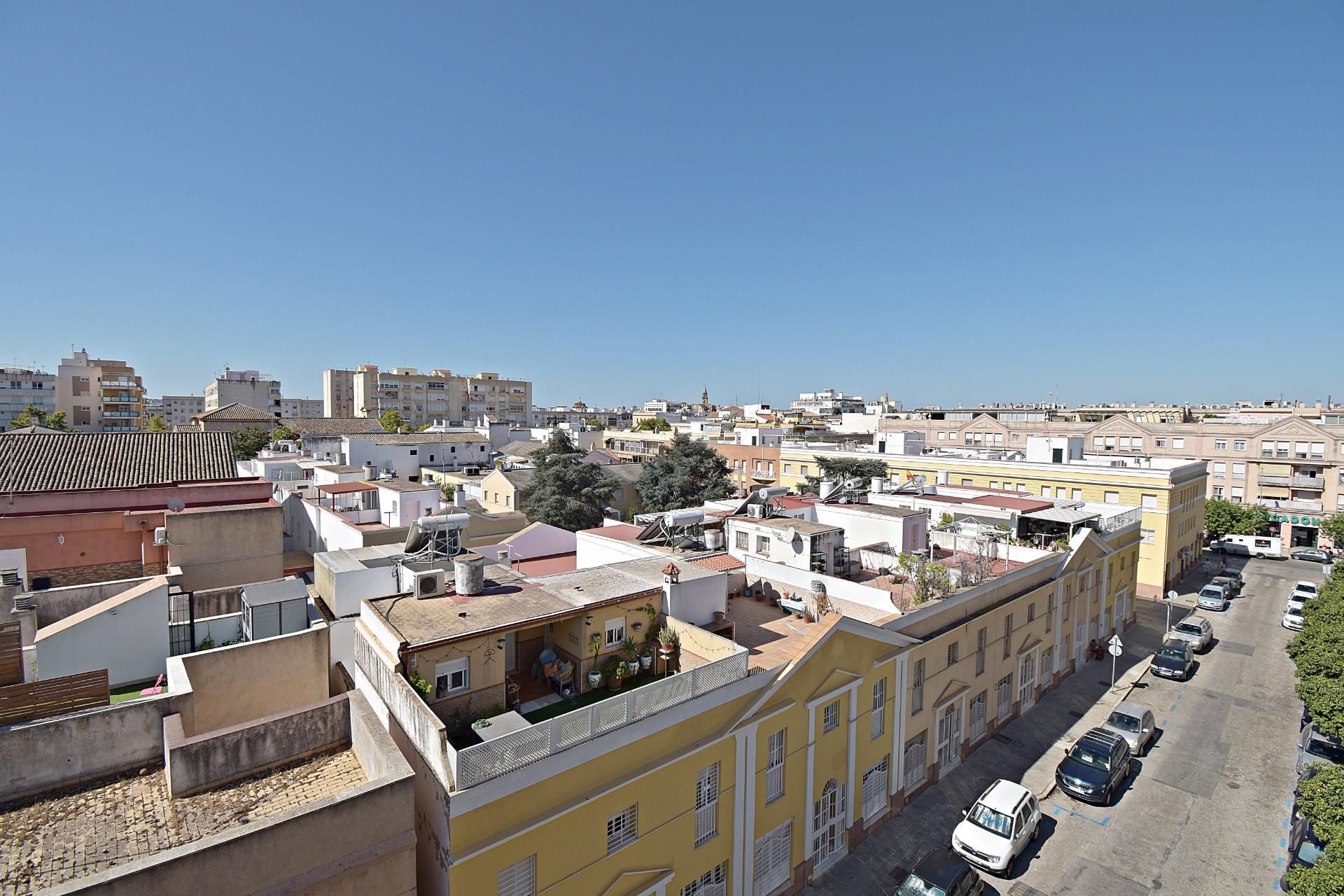 Vista exterior de Pis en venda en Jerez de la Frontera amb Aire condicionat, Terrassa i Balcó