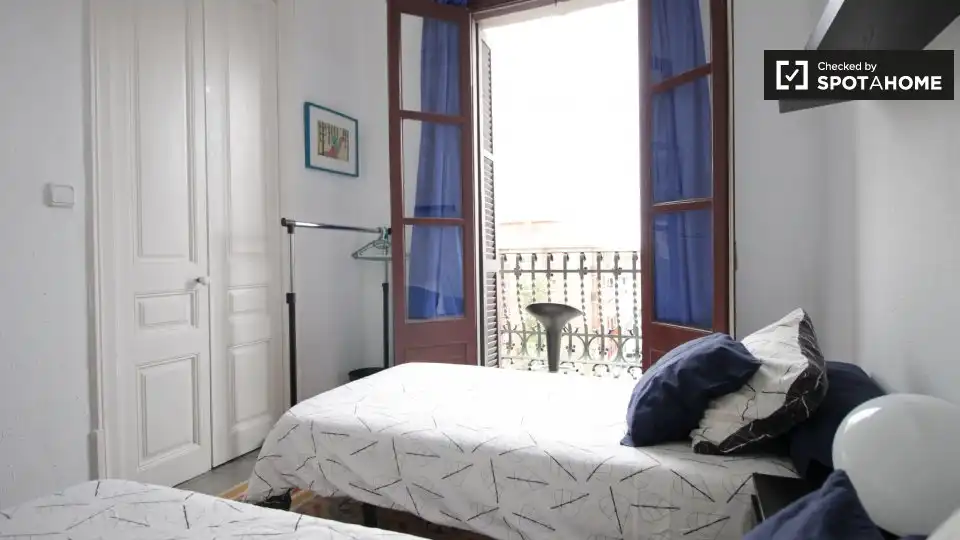 Bedroom of Flat for share in Barcelona  with Air Conditioner and Terrace