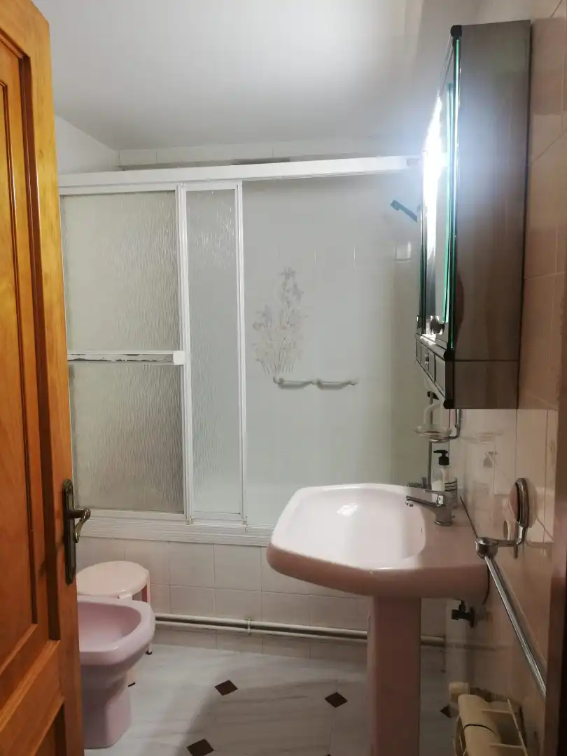 Bany de Pis de lloguer en Santiago de Compostela  amb Calefacció, Parquet i Moblat