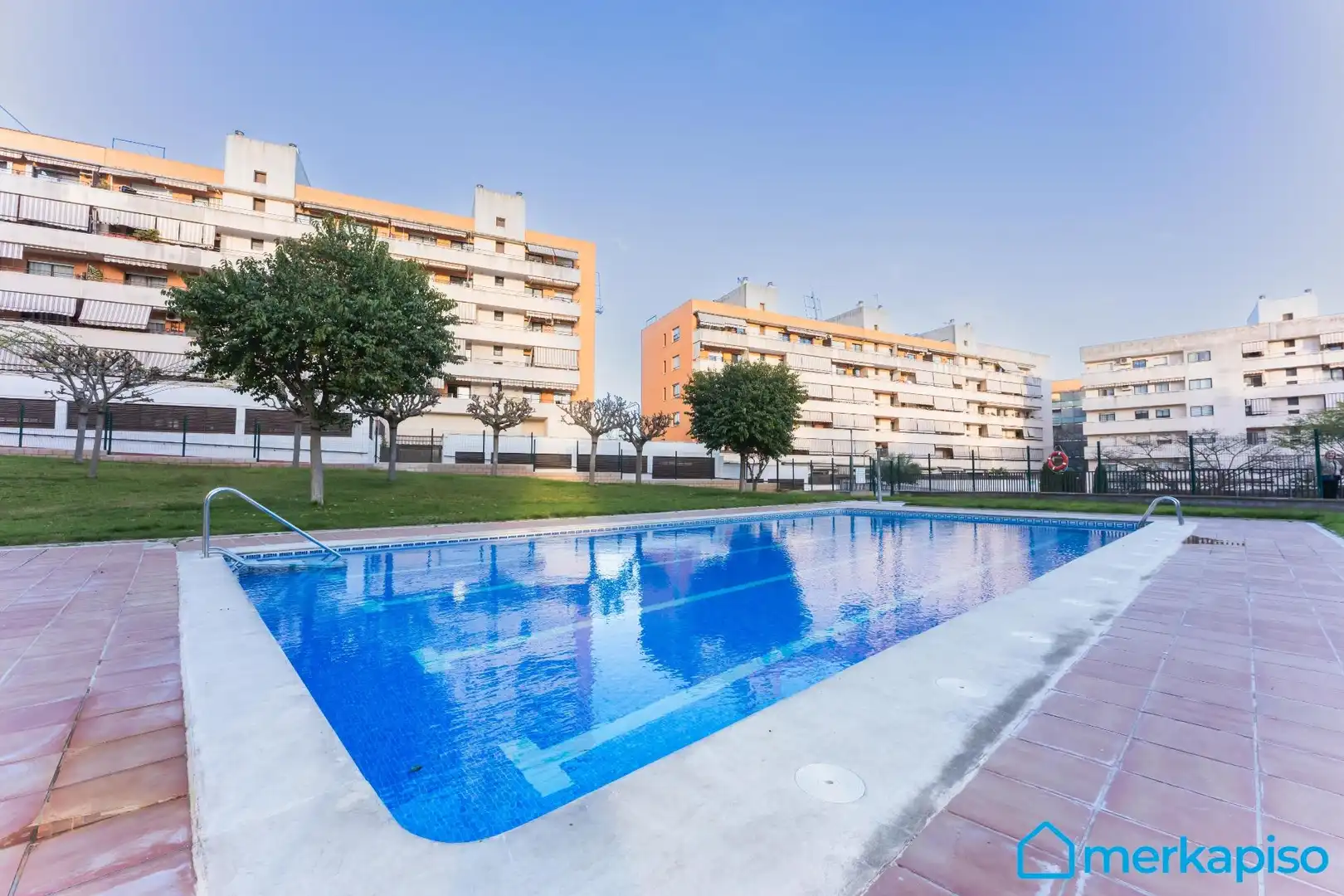 Piscina de Pis en venda en Viladecans amb Aire condicionat, Traster i Balcó
