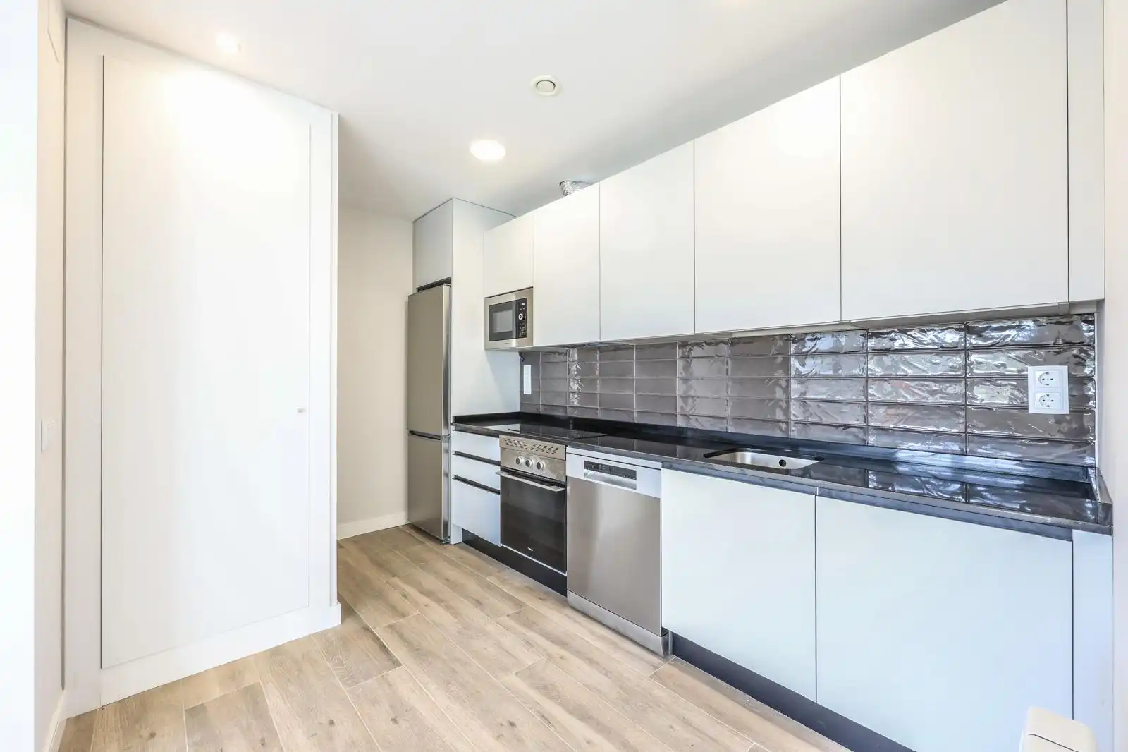 Kitchen of Flat for sale in Madrid  with Heating, Oven and Washing machine