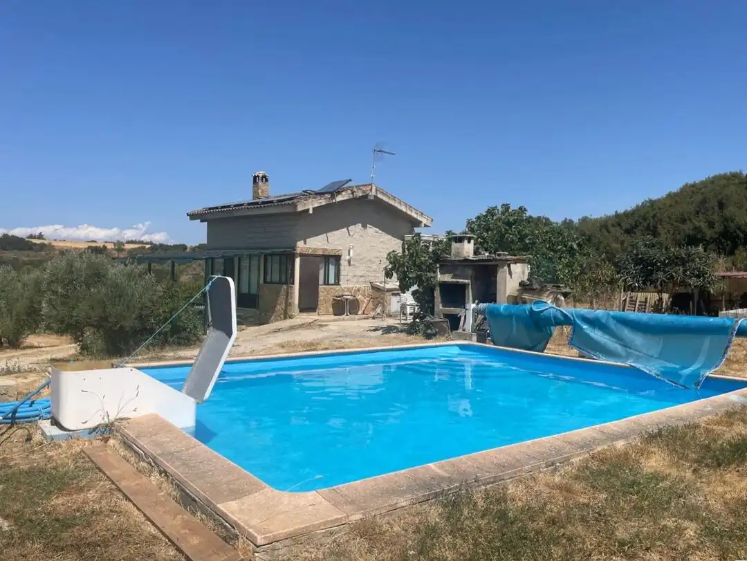 Piscina de Terreno en venta en Pueyo / Puiu