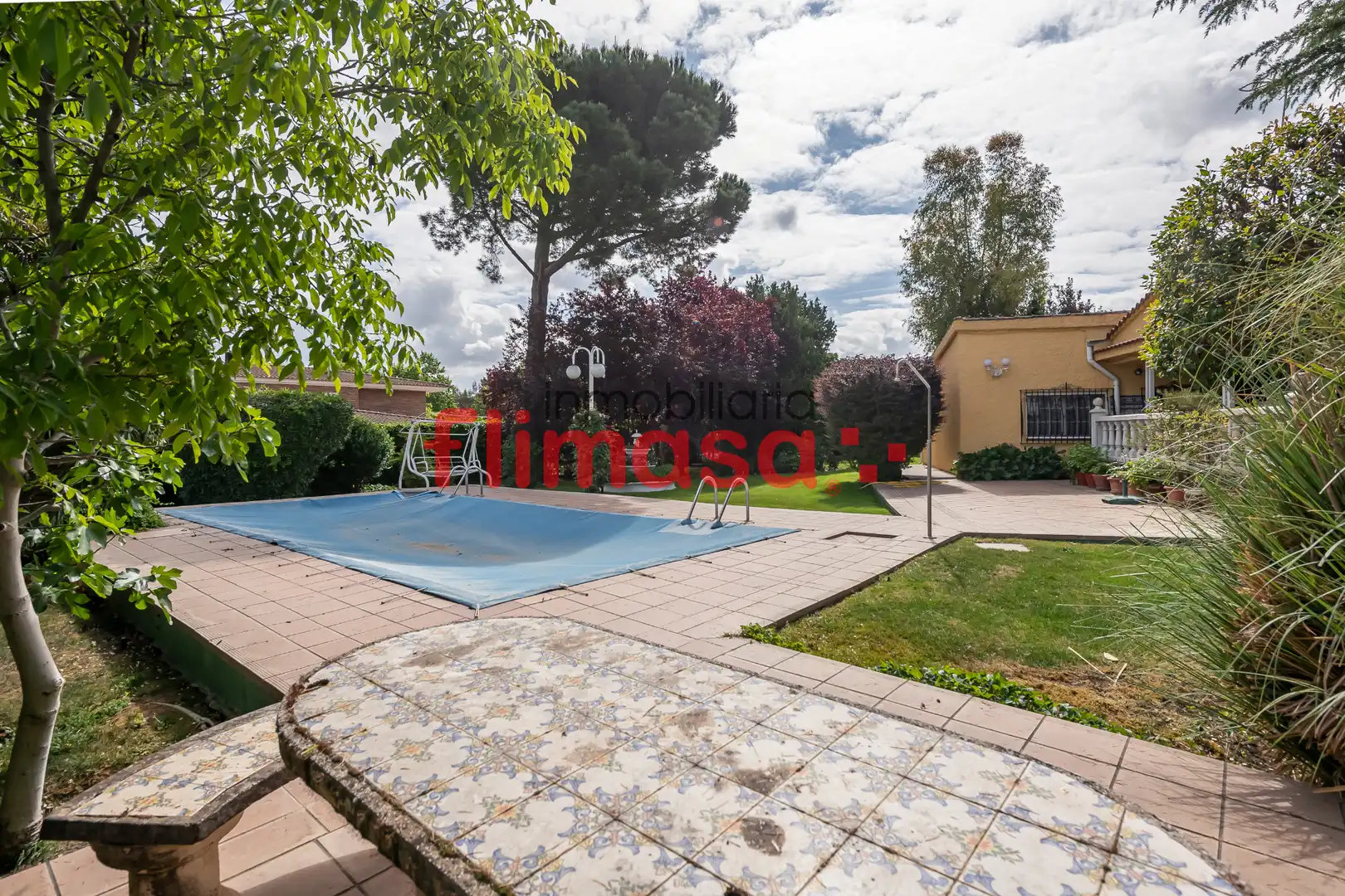 Swimming pool of Houses for sale in Villaviciosa de Odón  with Air Conditioner, Heating and Private garden