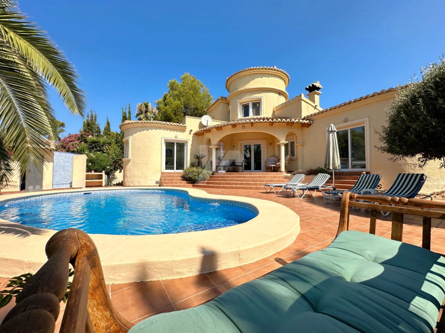 Vista exterior de Casa o xalet en venda en Moraira amb Aire condicionat, Calefacció i Jardí privat