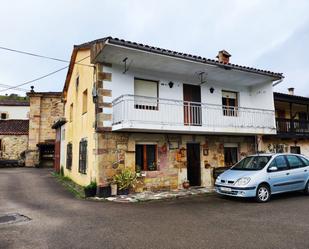 Vista exterior de Casa o xalet en venda en Saro amb Terrassa i Balcó