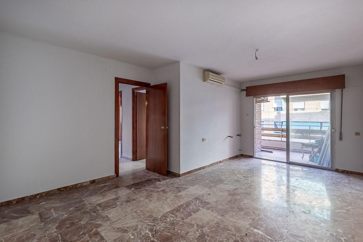 Flat for sale in  Granada Capital  with Terrace