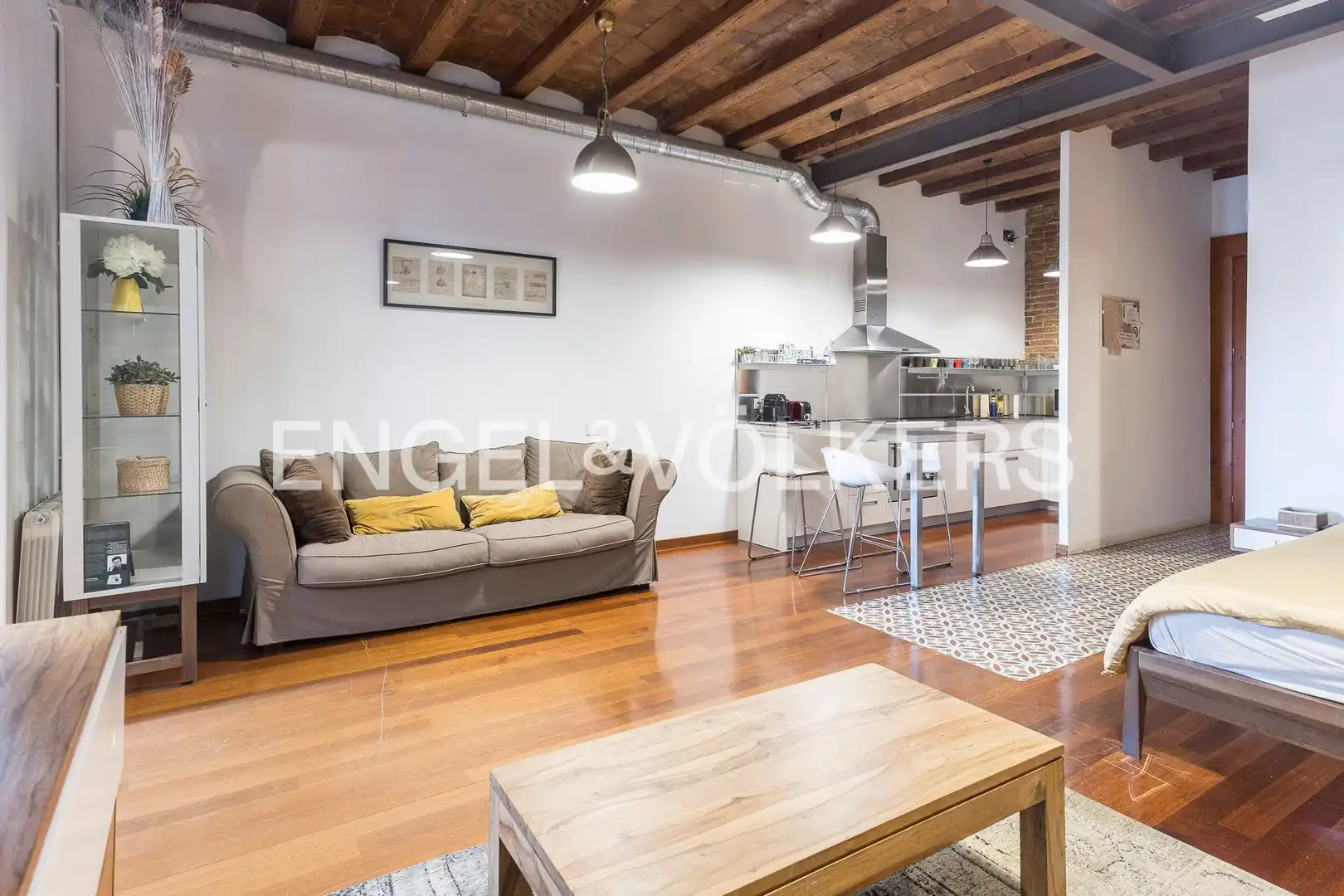 Außenansicht von Wohnung zur Miete in Barcelona mit Klimaanlage, Heizung und Parkett
