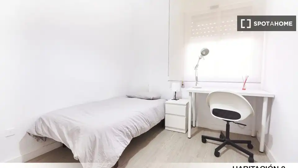 Bedroom of Flat for rent in Sevilla  with Air Conditioner, Heating and Furnished