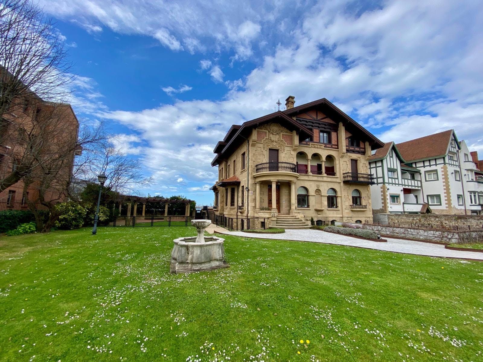 Vista exterior de Dúplex en venta en Getxo  con Calefacción, Jardín privado y Terraza