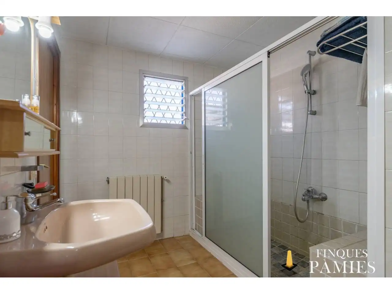 Baño de Finca rústica en venta en Reus con Aire acondicionado, Calefacción y Jardín privado