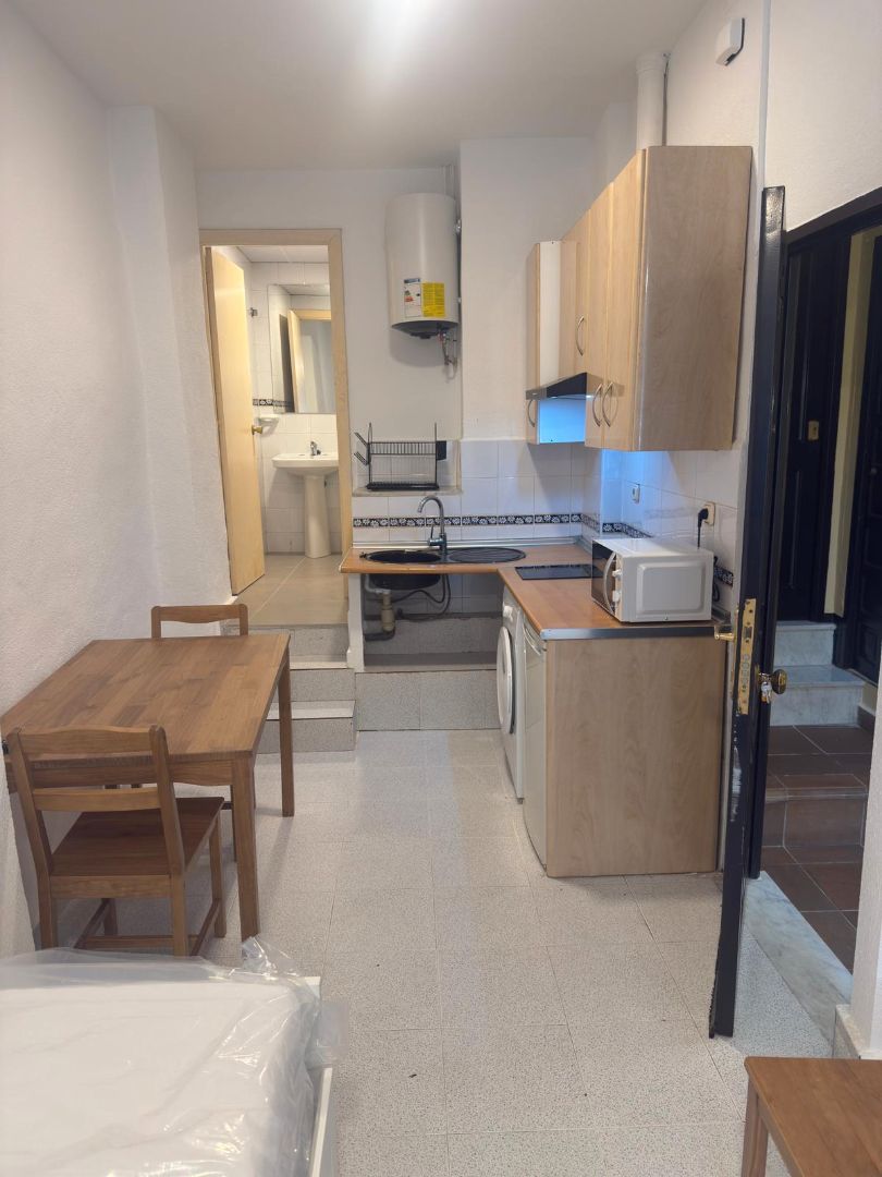 Cuina de Estudi de lloguer en  Granada Capital amb Moblat, Rentadora i Microones