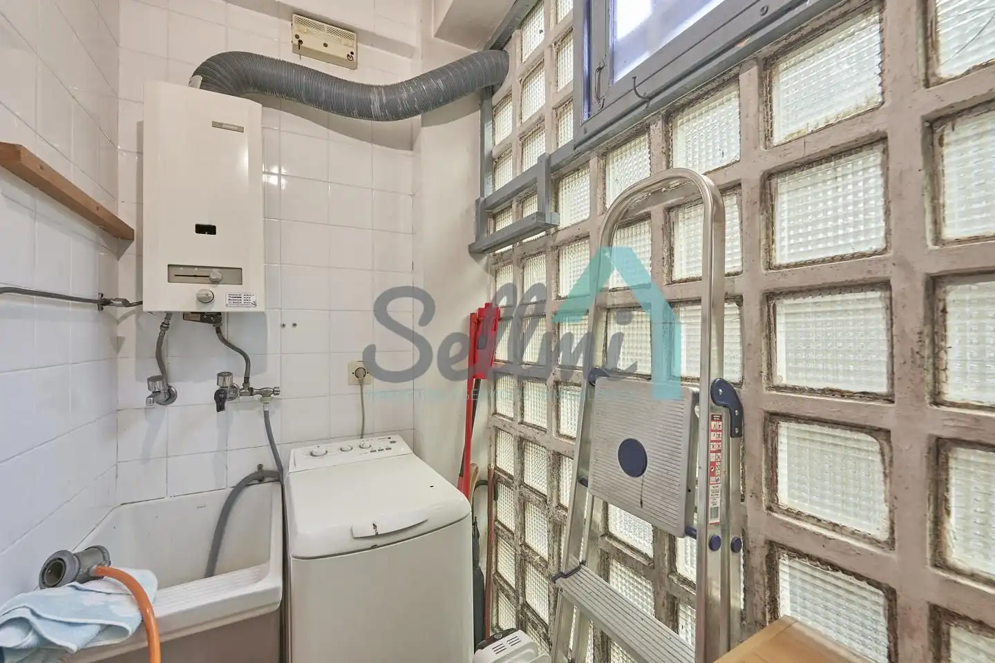 Küche von Wohnung zum Verkauf in Aller mit Parkett, Abstellraum und Möbliert