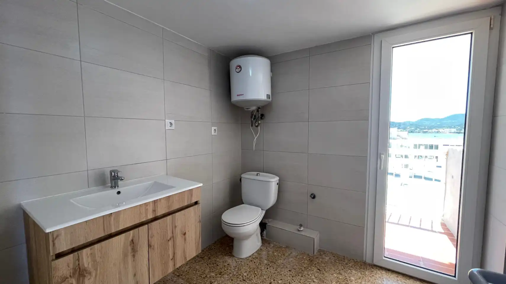 Badezimmer von Wohnungen zum Verkauf in Sant Antoni de Portmany mit Terrasse