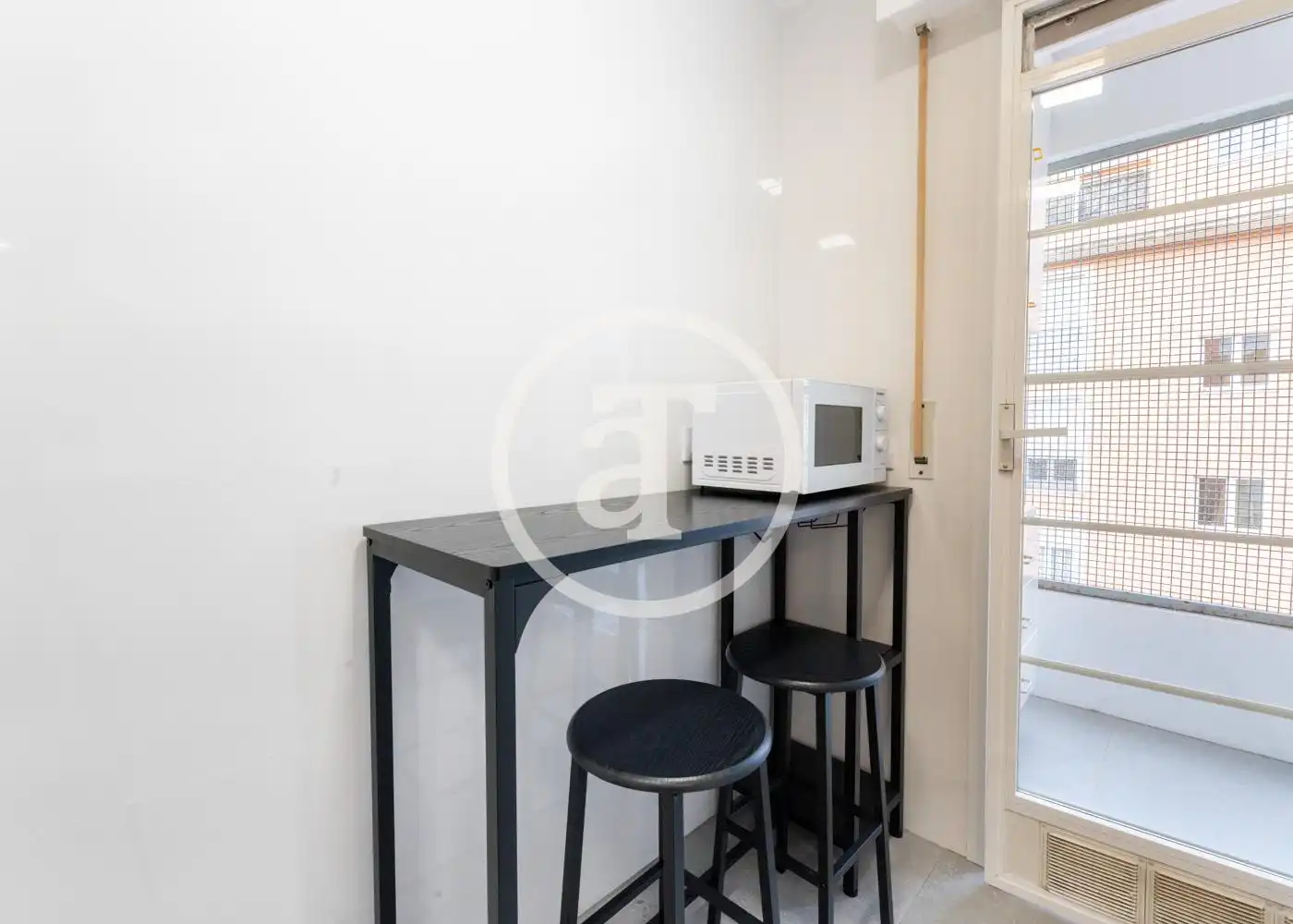 Flat for rent in Calle de Fereluz, Valdeacederas