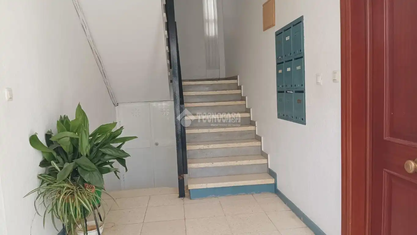 Flat for sale in Arahal  with Air Conditioner and Balcony