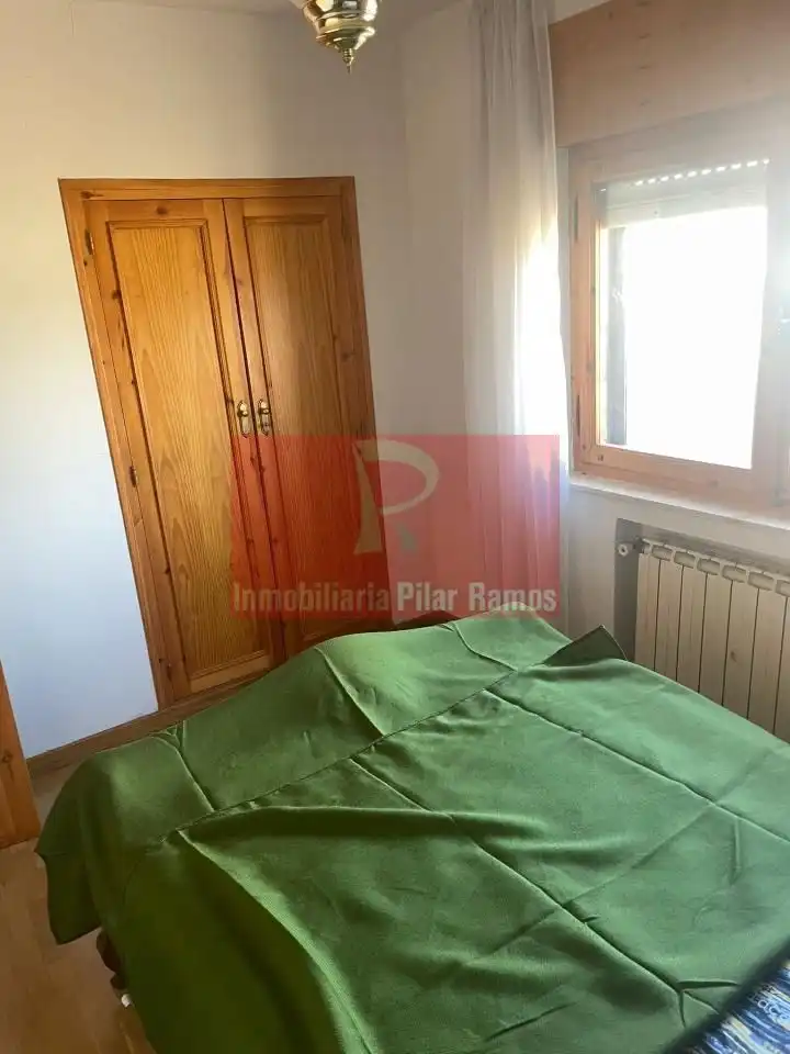 Dormitori de Casa o xalet en venda en Valdepolo amb Jardí privat i Parquet