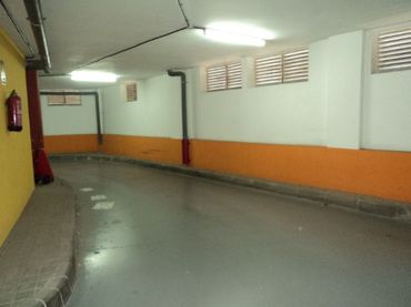 Single parking space to rent in Calle de Puccini