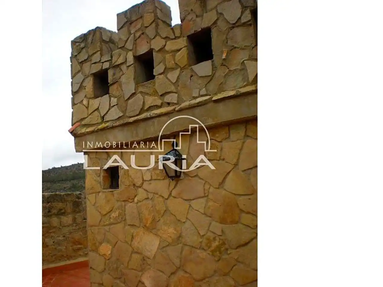 Houses for sale in Alpuente  with Air Conditioner and Terrace