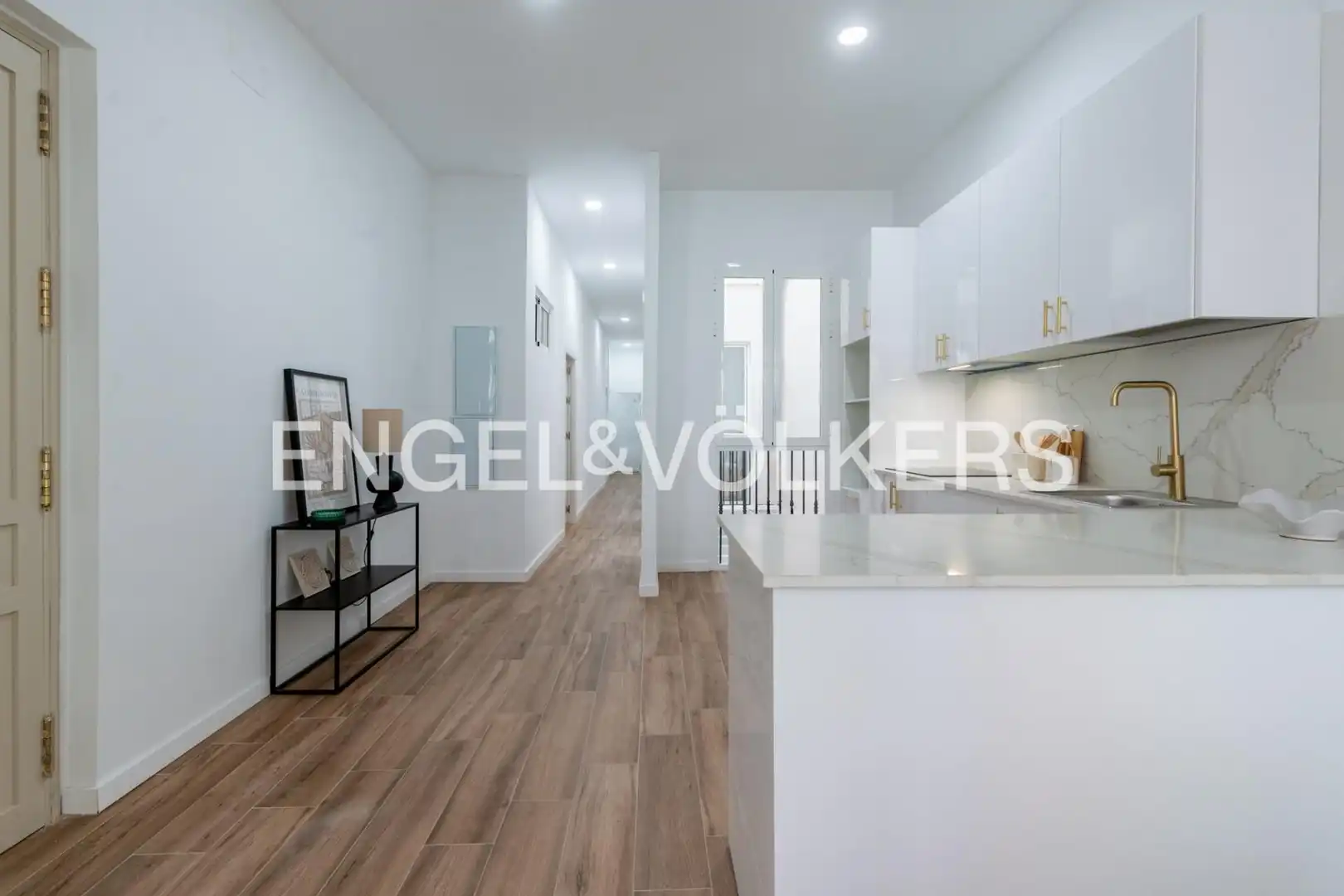 Kitchen of Flat for sale in Sevilla  with Air Conditioner, Heating and Balcony