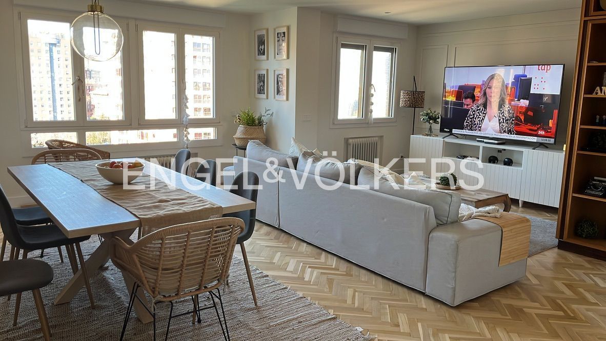 Living room of Attic for rent in  Madrid Capital  with Air Conditioner, Heating and Parquet flooring