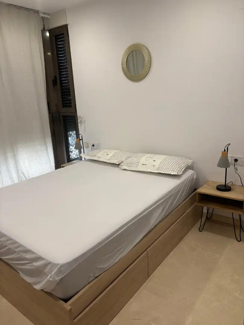 Schlafzimmer von Wohnung zur Miete in Valencia mit Klimaanlage, Heizung und Privatgarten