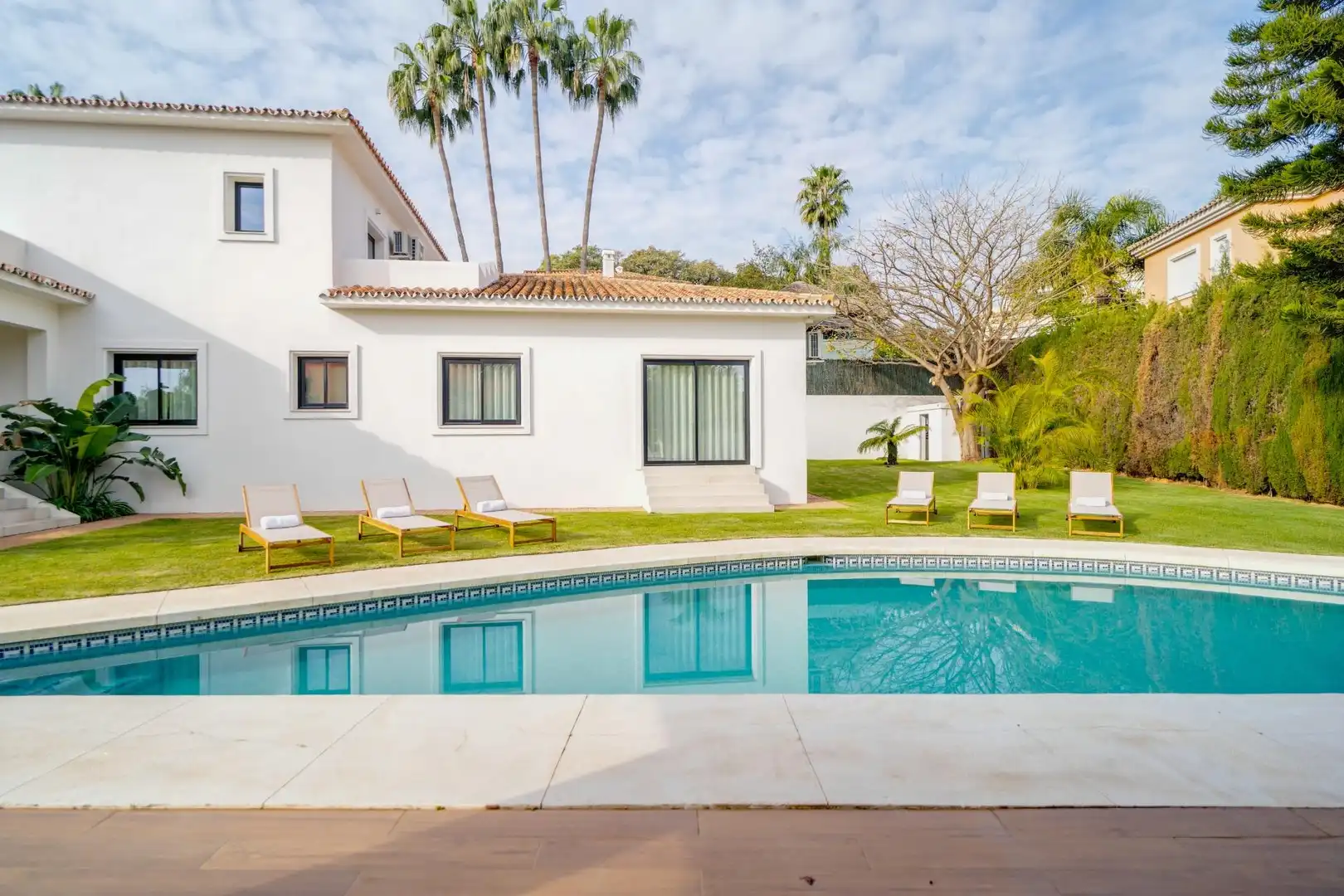Vista exterior de Casa o chalet en venta en Marbella con Aire acondicionado, Jardín privado y Terraza