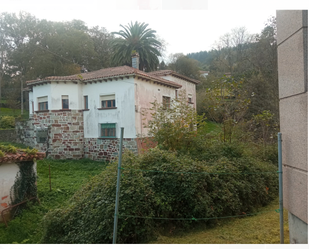 Vista exterior de Casa o xalet en venda en Cudillero amb Calefacció, Jardí privat i Parquet