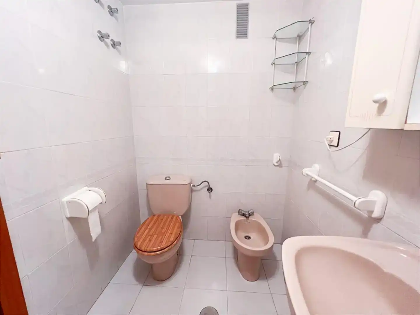 Badezimmer von Wohnungen zur Miete in Salobreña mit Schwimmbad und Balkon