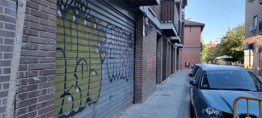 Vista exterior de Local en venta en Madrid