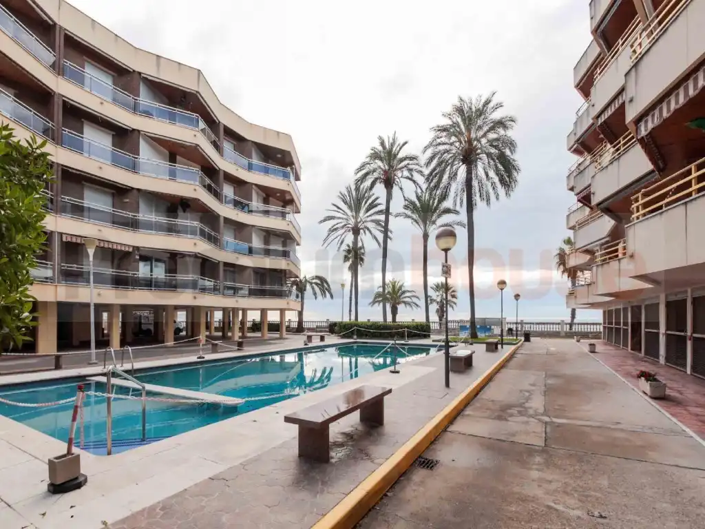 Vista exterior de Piso en venta en Cambrils con Piscina