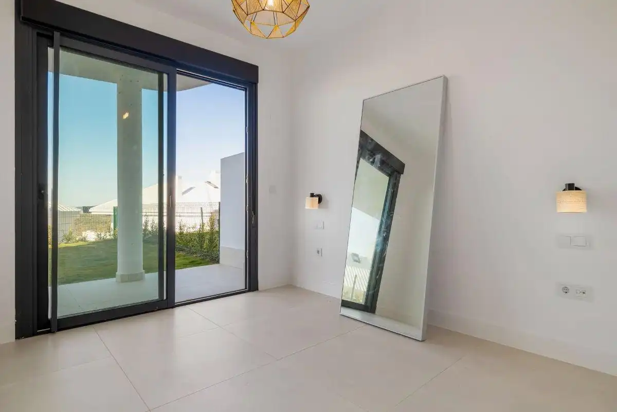 Apartamento con piscina en venta en Puerto Deportivo, imagen 4