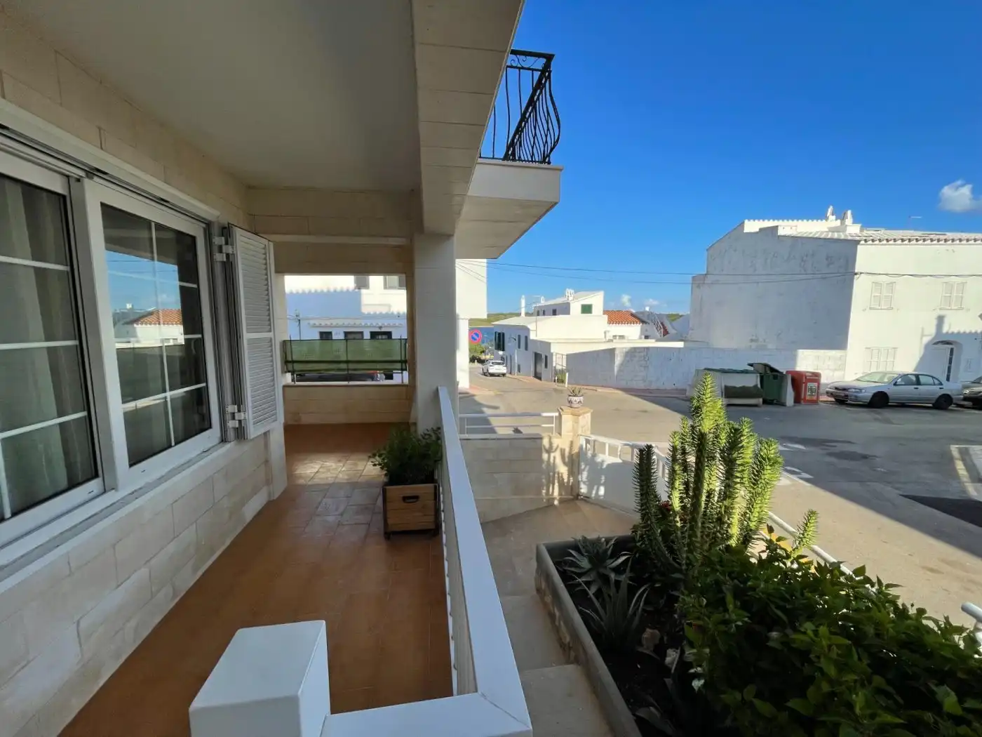 Vista exterior de Apartament en venda en Es Mercadal amb Terrassa, Piscina i Balcó