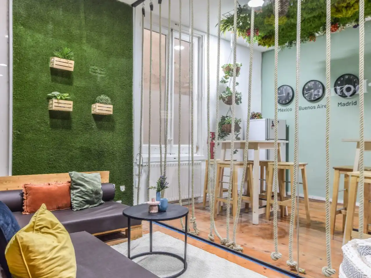 Sala de estar de Oficina de alquiler en Madrid con Aire acondicionado, Calefacción y Amueblado