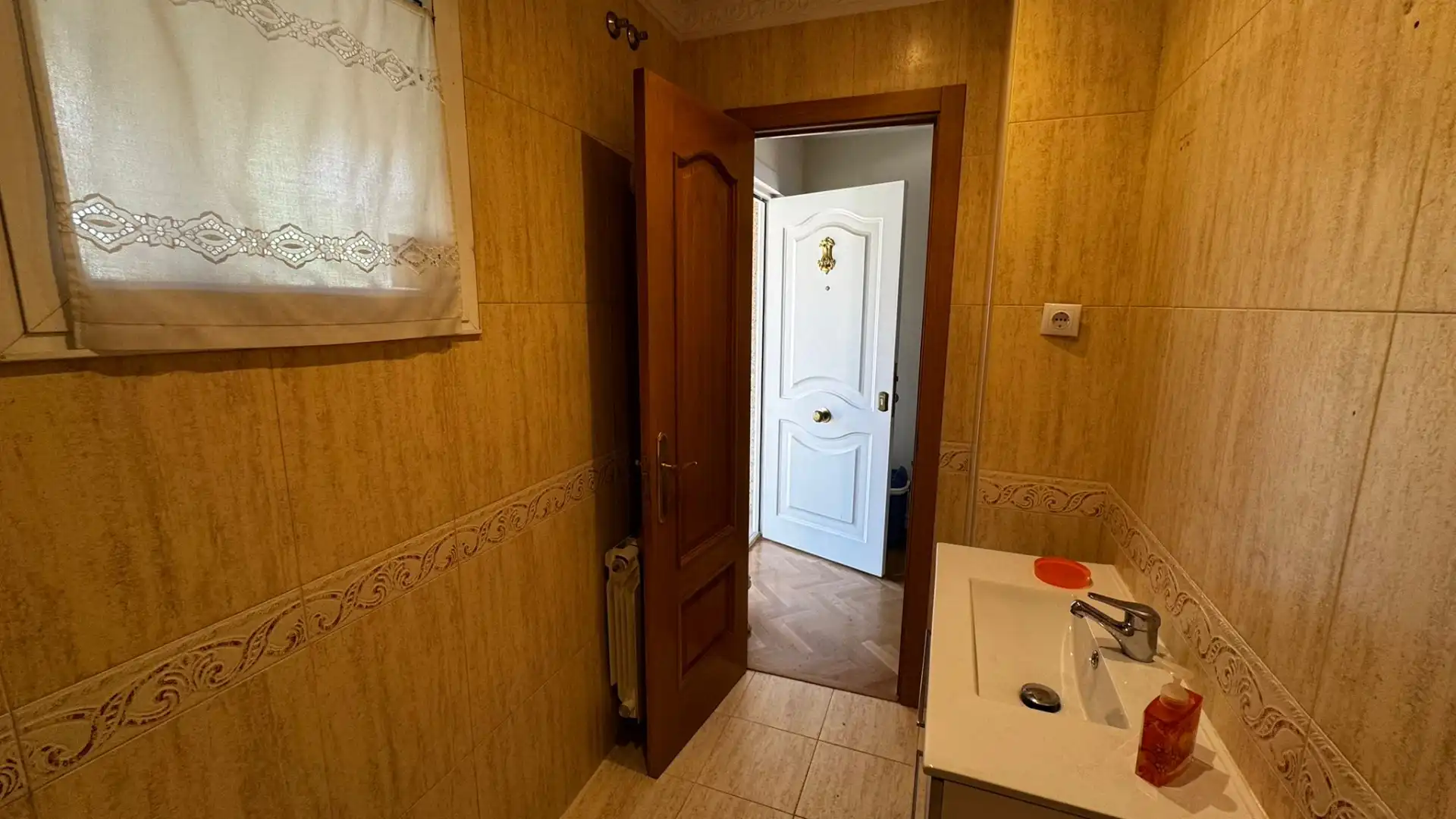 Bany de Casa adosada en venda en Las Rozas de Madrid amb Calefacció, Jardí privat i Parquet
