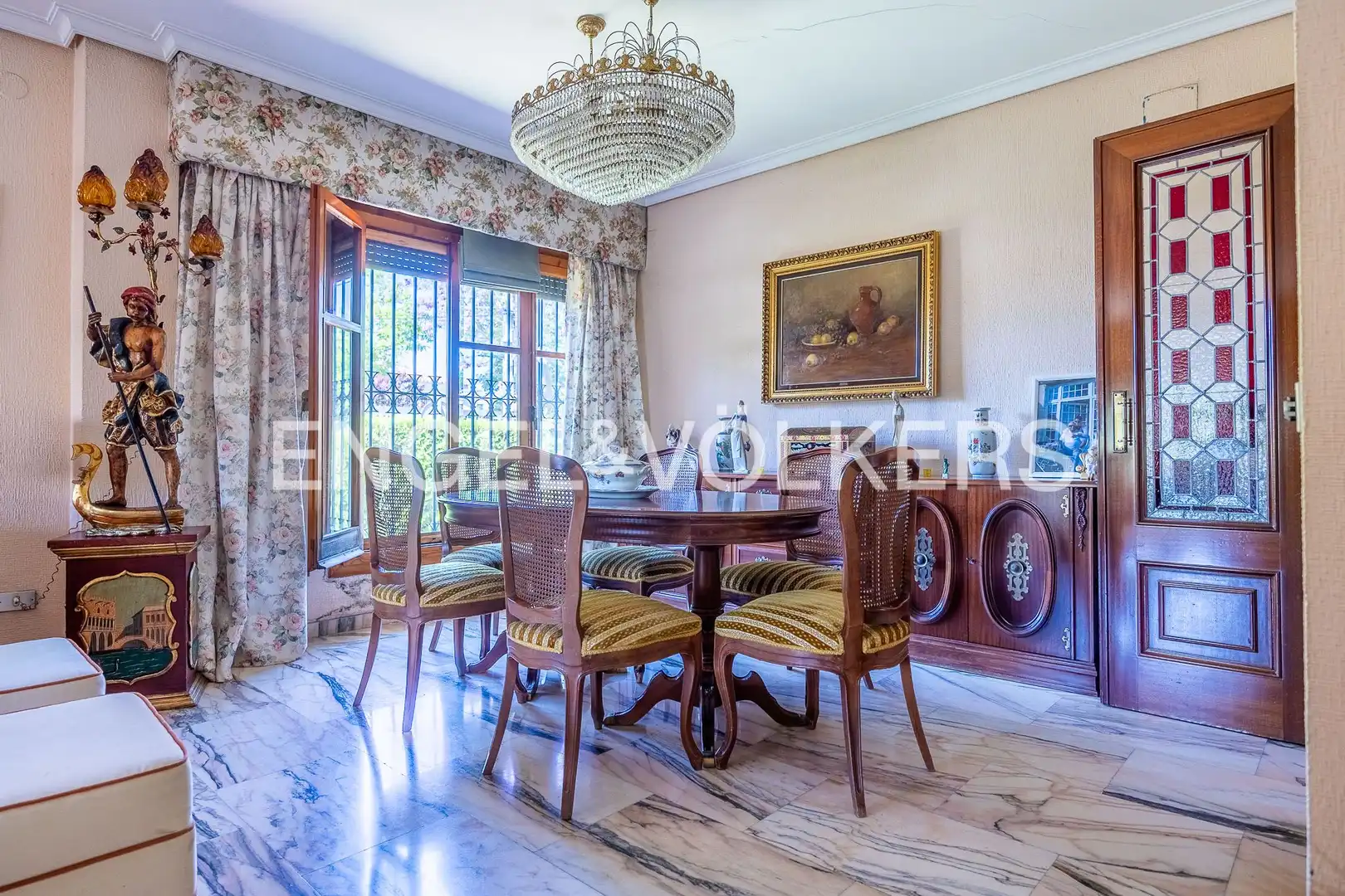Menjador de Casa o xalet en venda en Sevilla amb Calefacció, Jardí privat i Parquet